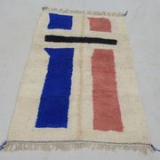 Large Moroccan rug made of natural wool, dimensions 250x150 cm, handmade.