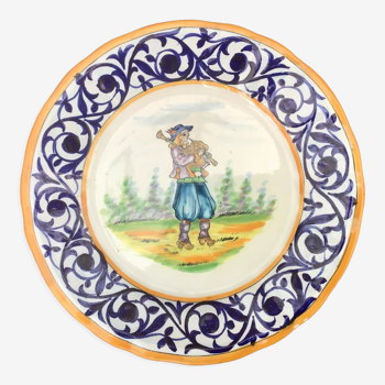 Plate HB Henriot Quimper "biniou player"