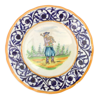 Plate HB Henriot Quimper "biniou player"