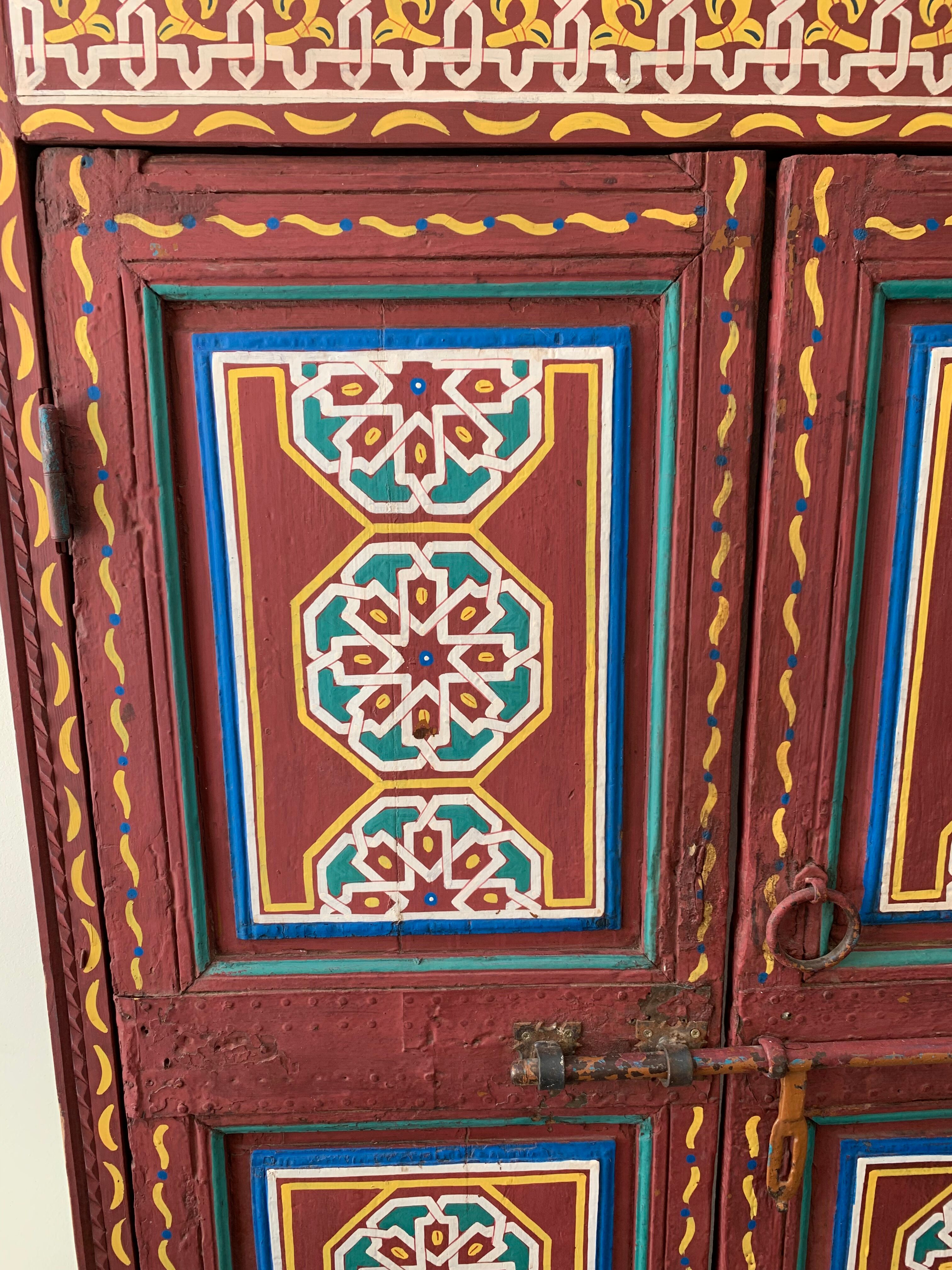 Porte marocaine de riad en bois sculpté à la main