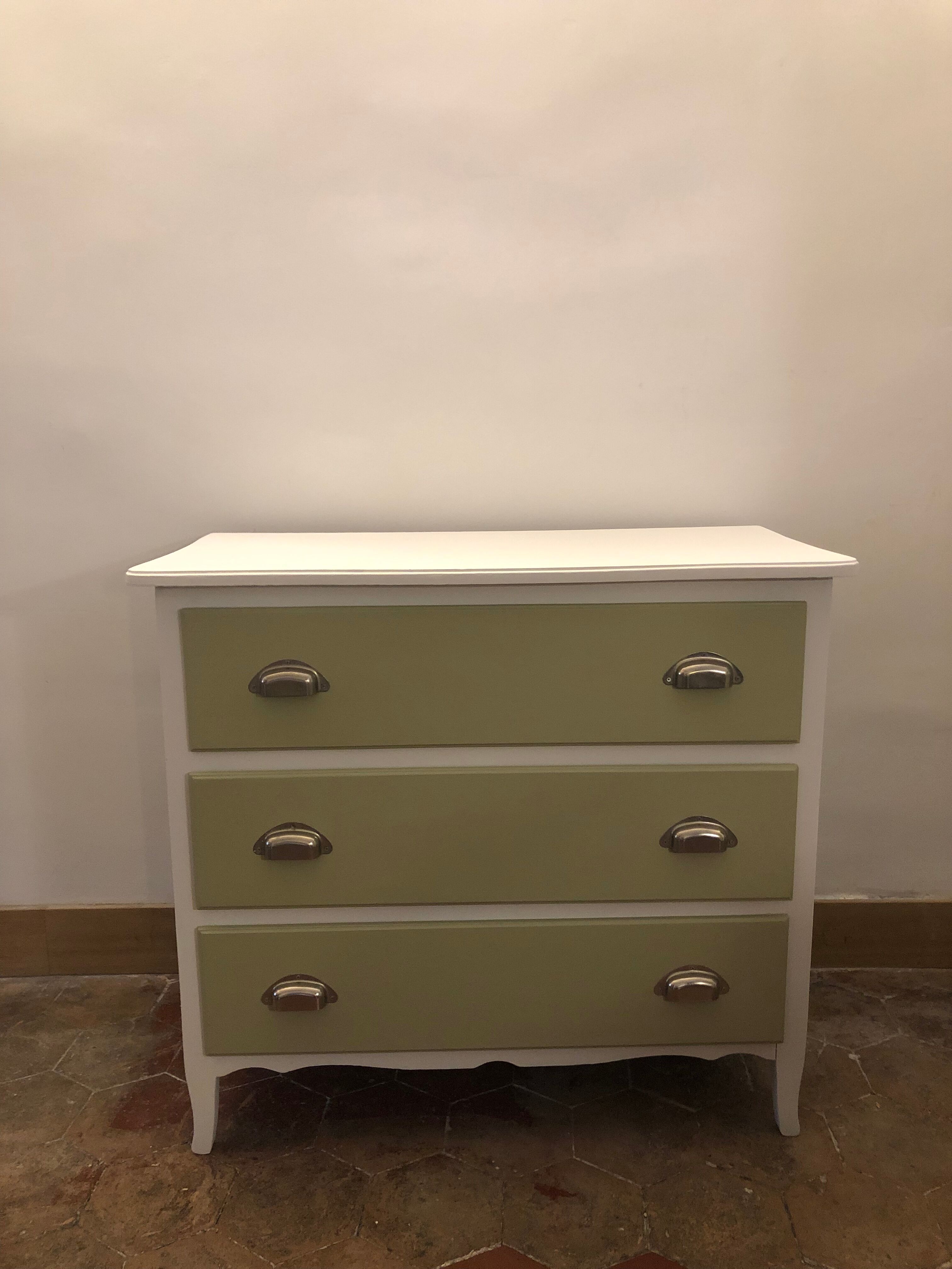 Vintage chest of drawers