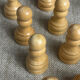 Jeu d’échec en bois sculpté