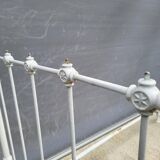 White metal bed “in its own juice” to be repainted