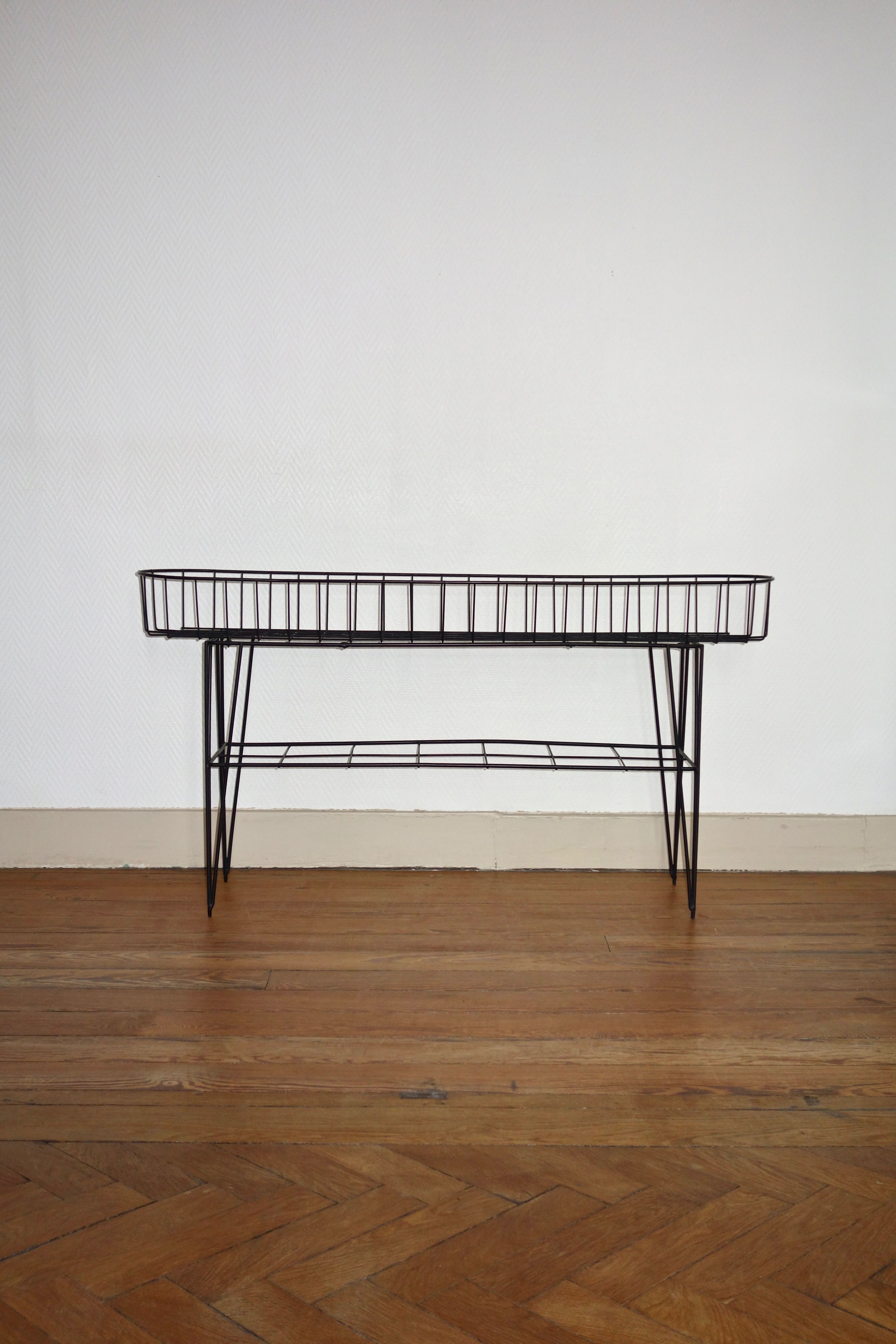 The 1950s metal planter