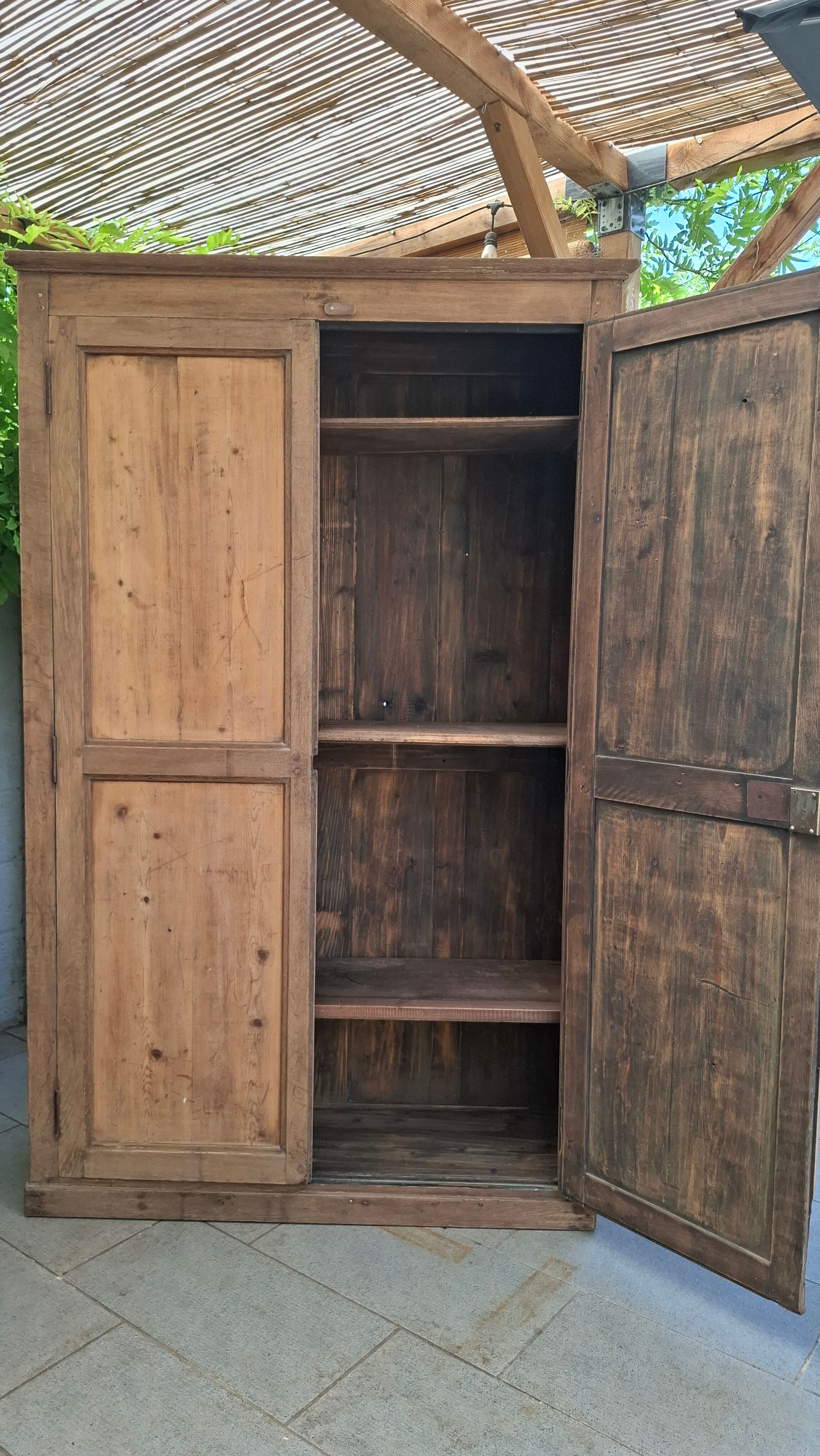 Fully renovated notary's cabinet
