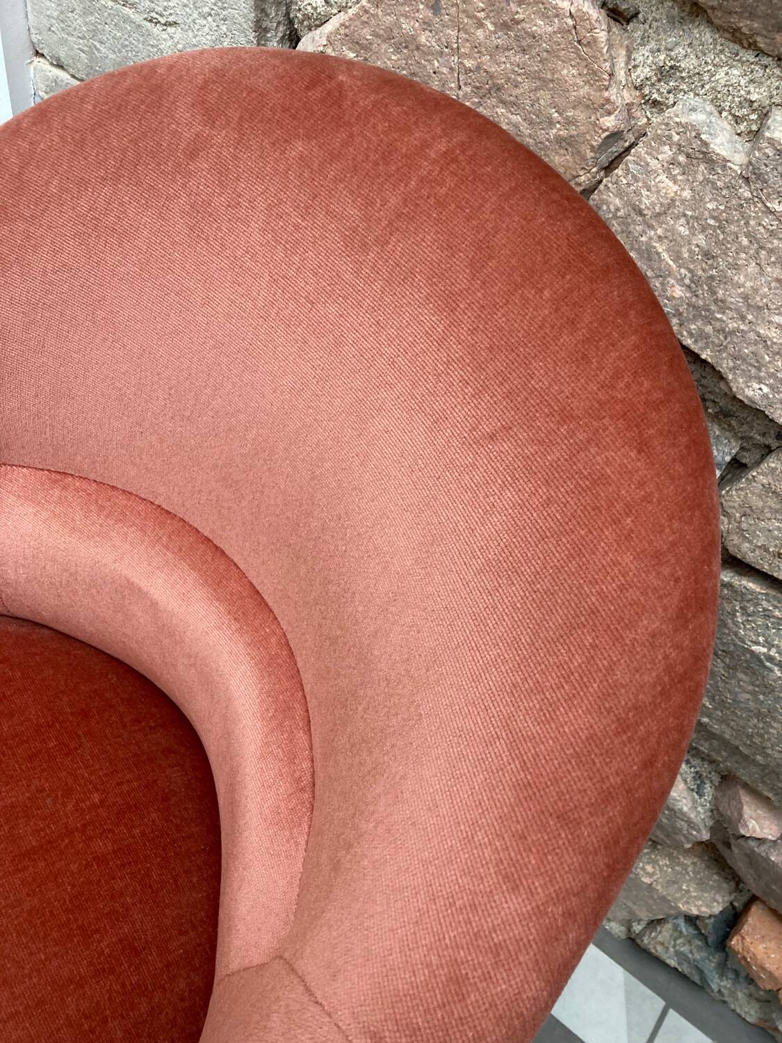 Pink velvet toad armchair
