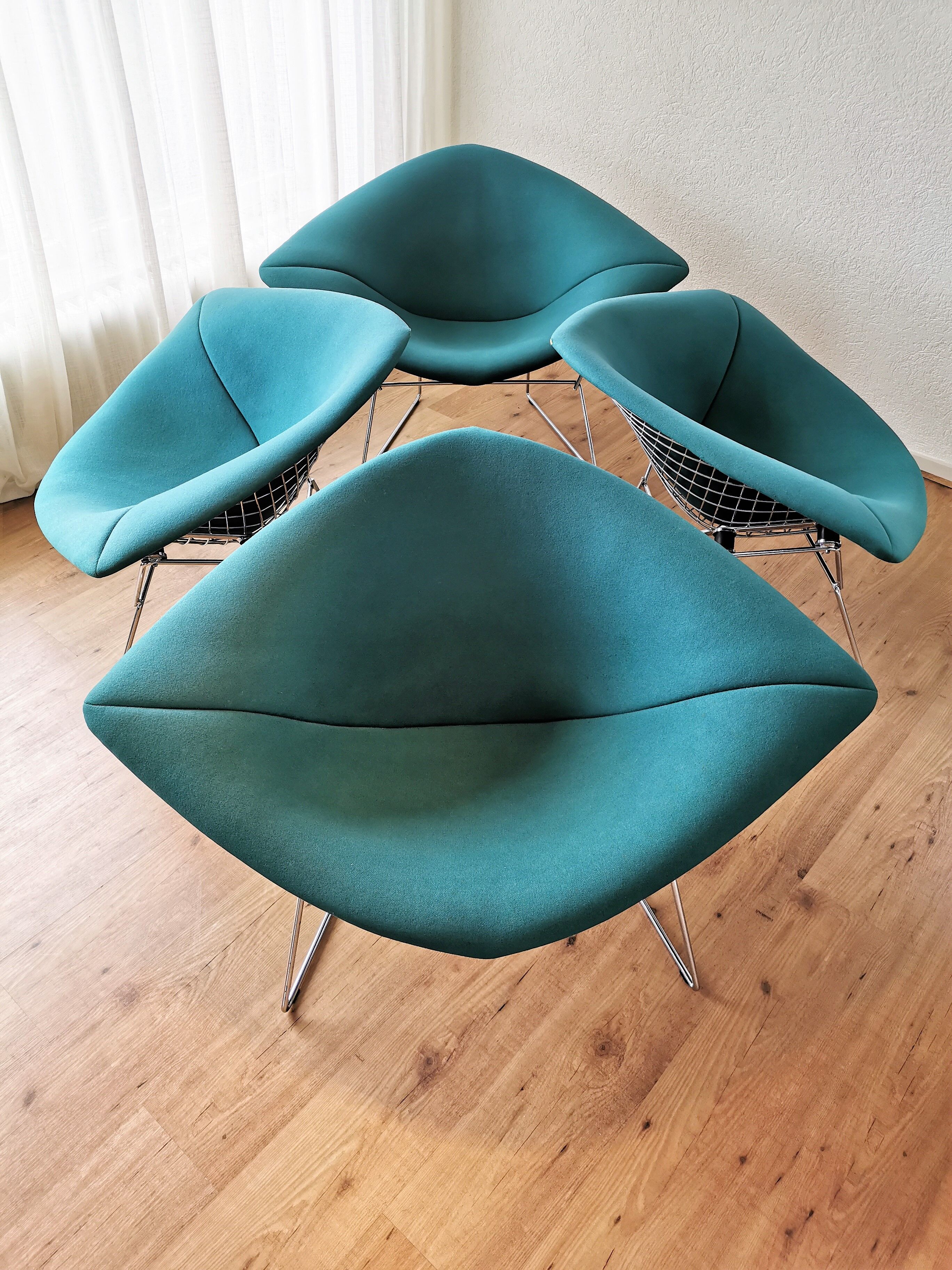 Diamond lounge armchairs by Harry Bertoia for Knoll