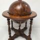 Bar en forme de globe terrestre vintage