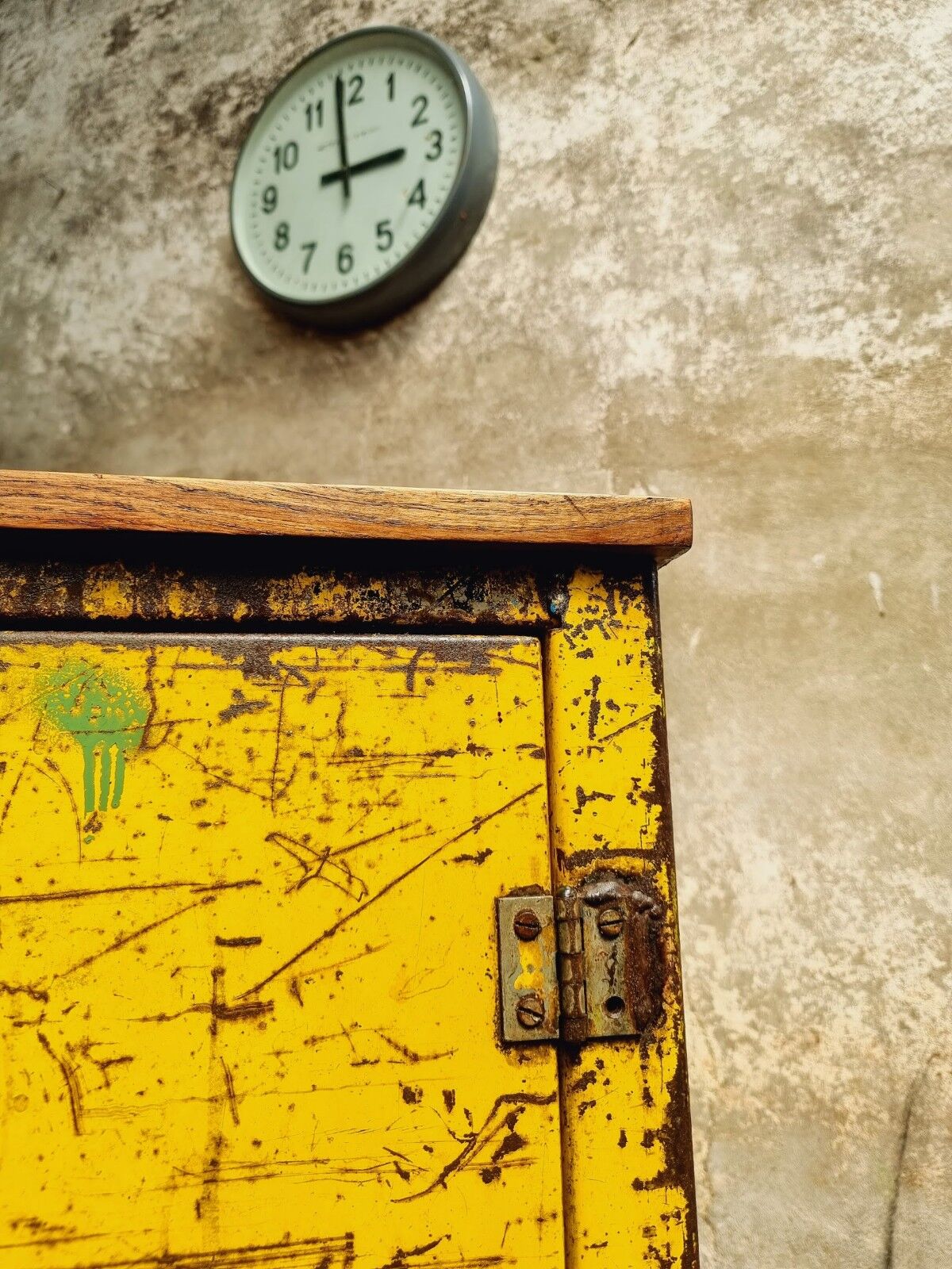Industrial workbench trolley yellow chest of drawers