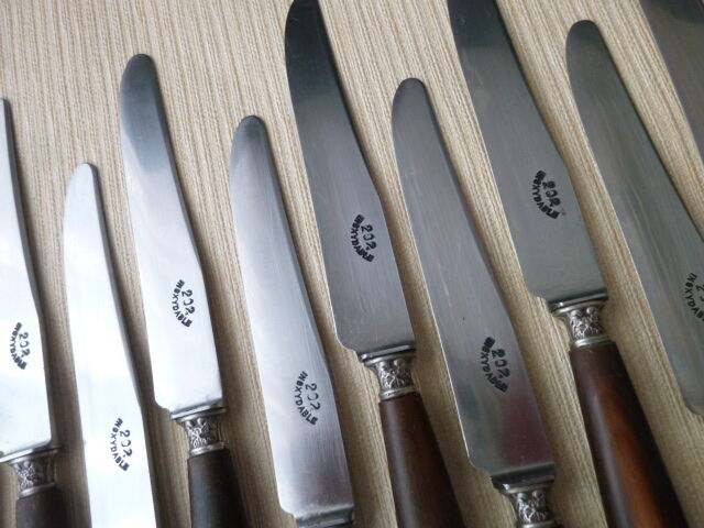 Box of 12 old cheese knives Stainless steel and bovine horn 202