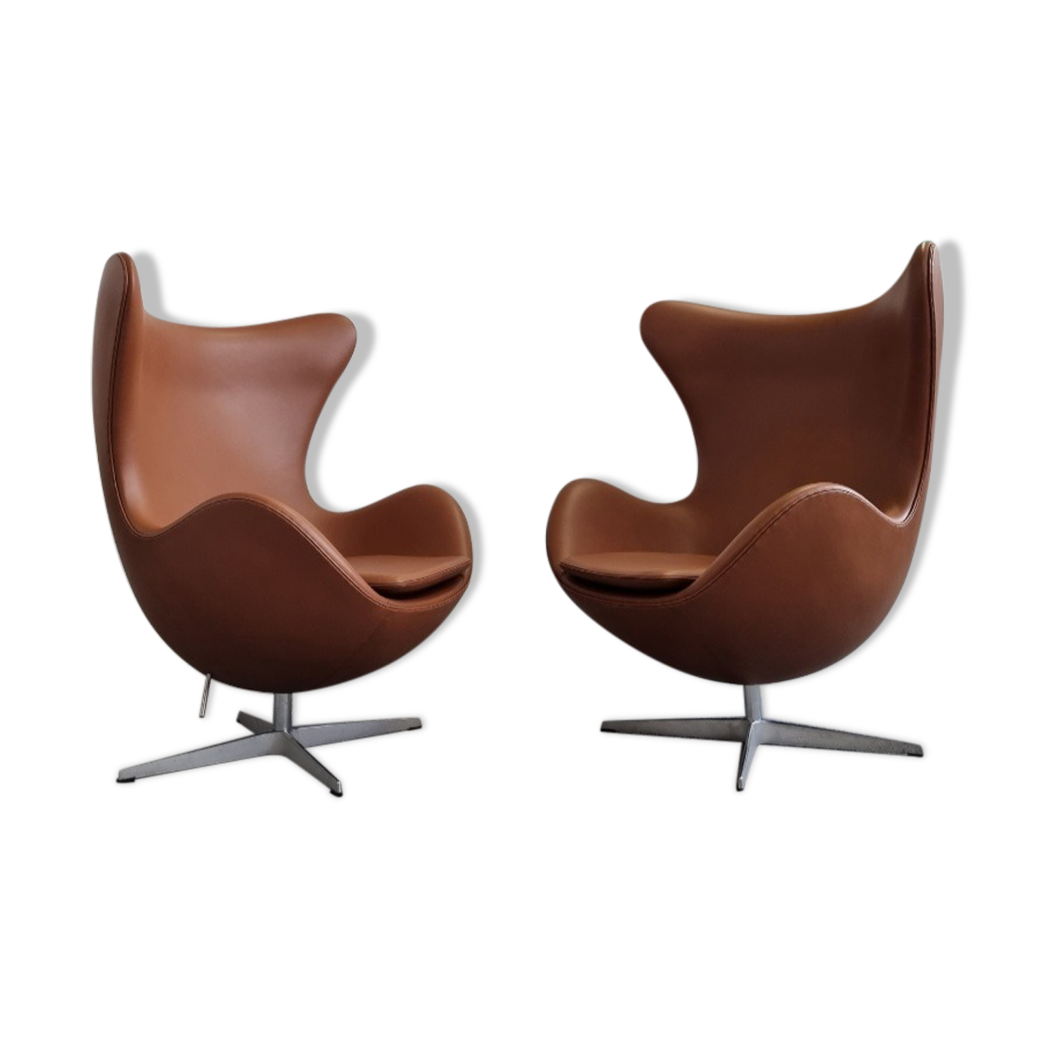 Pair of Arne Jacobsen Egg chairs by Fritz Hansen