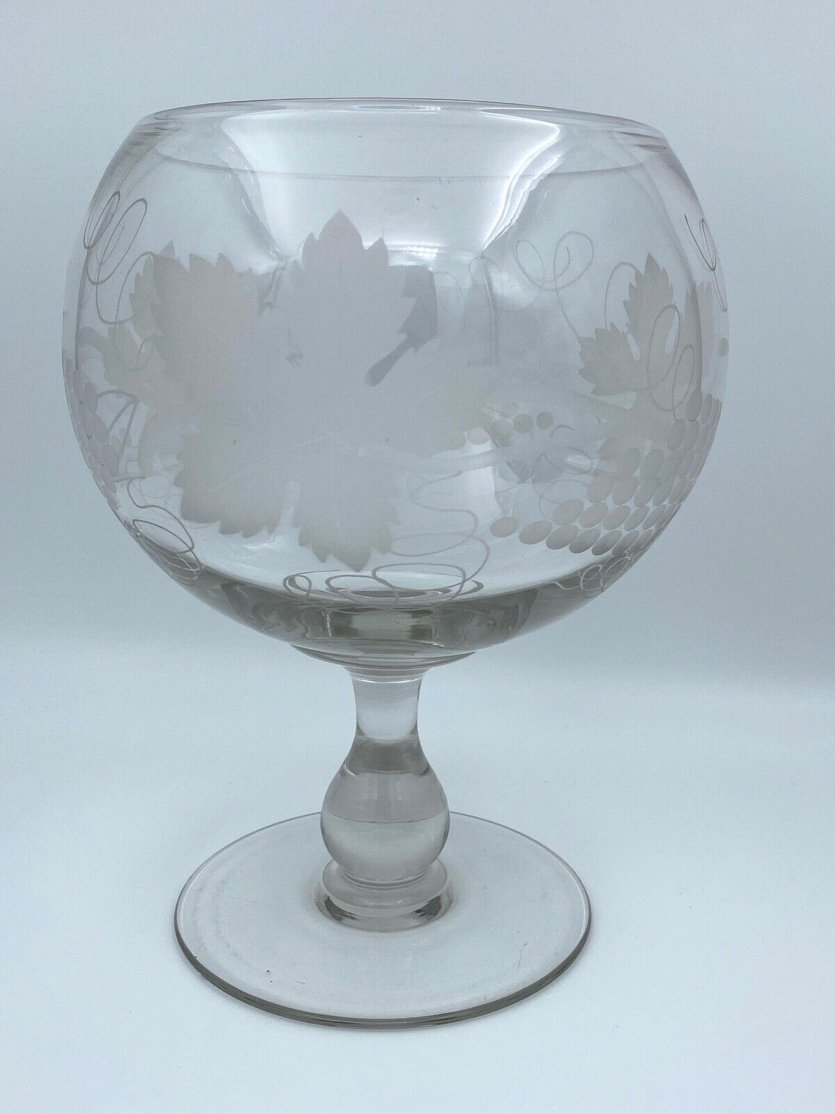 Coupe en verre depoli decor de raisin XX eme pied douche