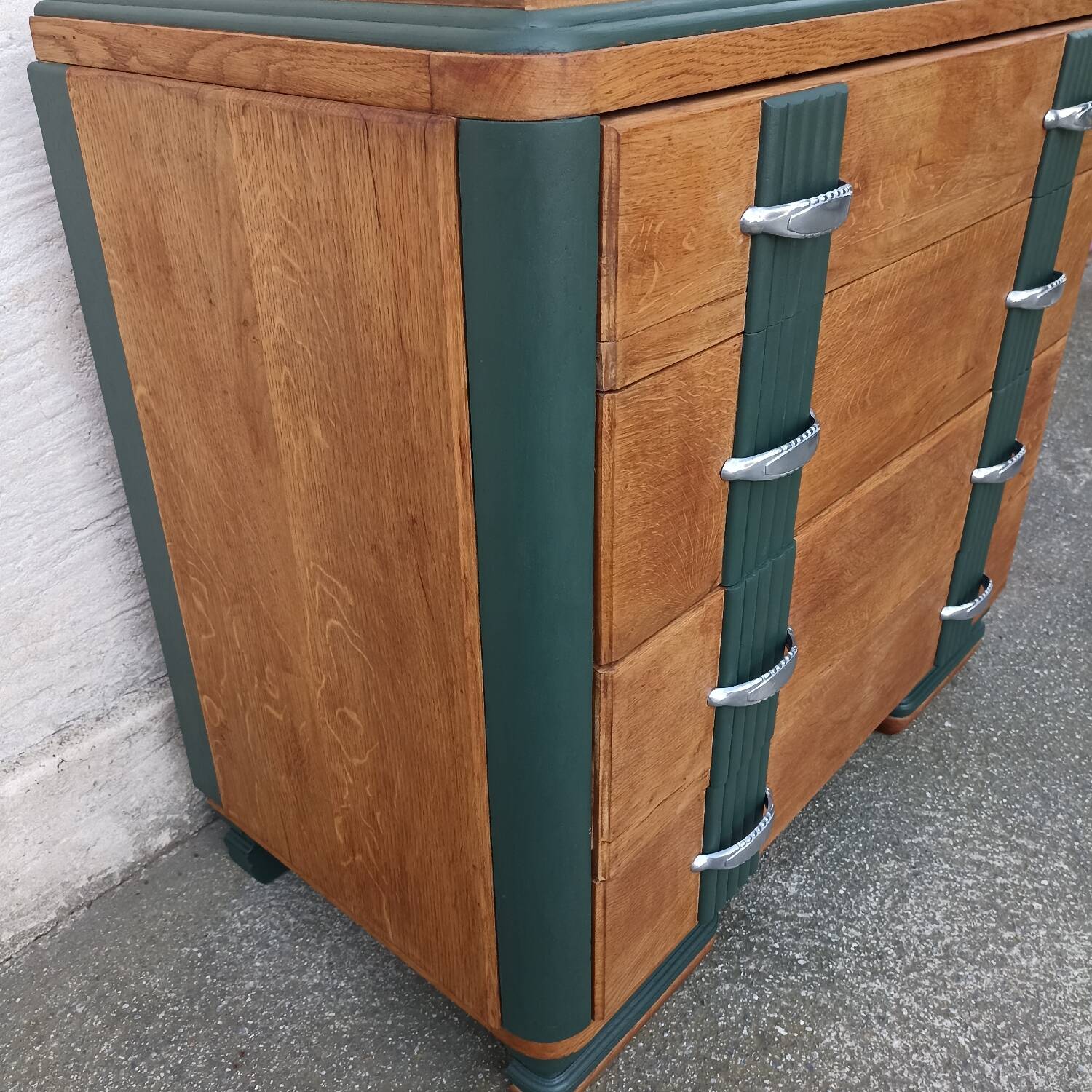 Art deco chest of drawers