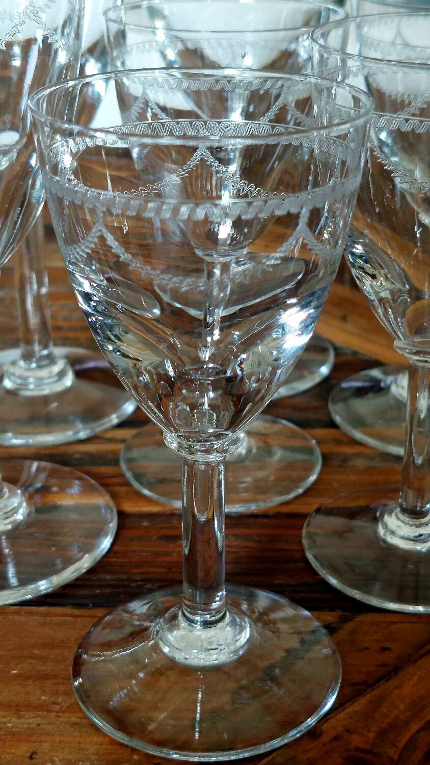 Lot de 8 verres en cristal gravé – Style Louis XVI