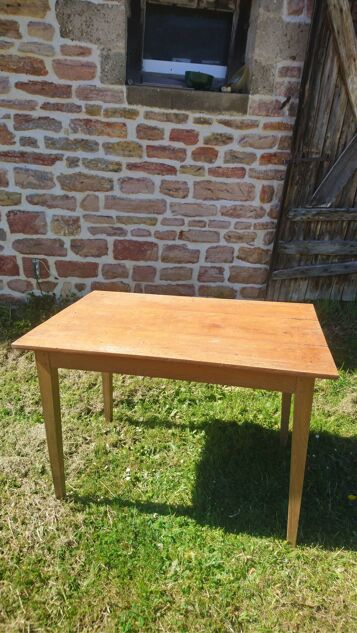 Table pieds fuseaux, sapin et hêtre