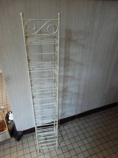 étagère sur pied en tôle peinte boulangerie années 60
