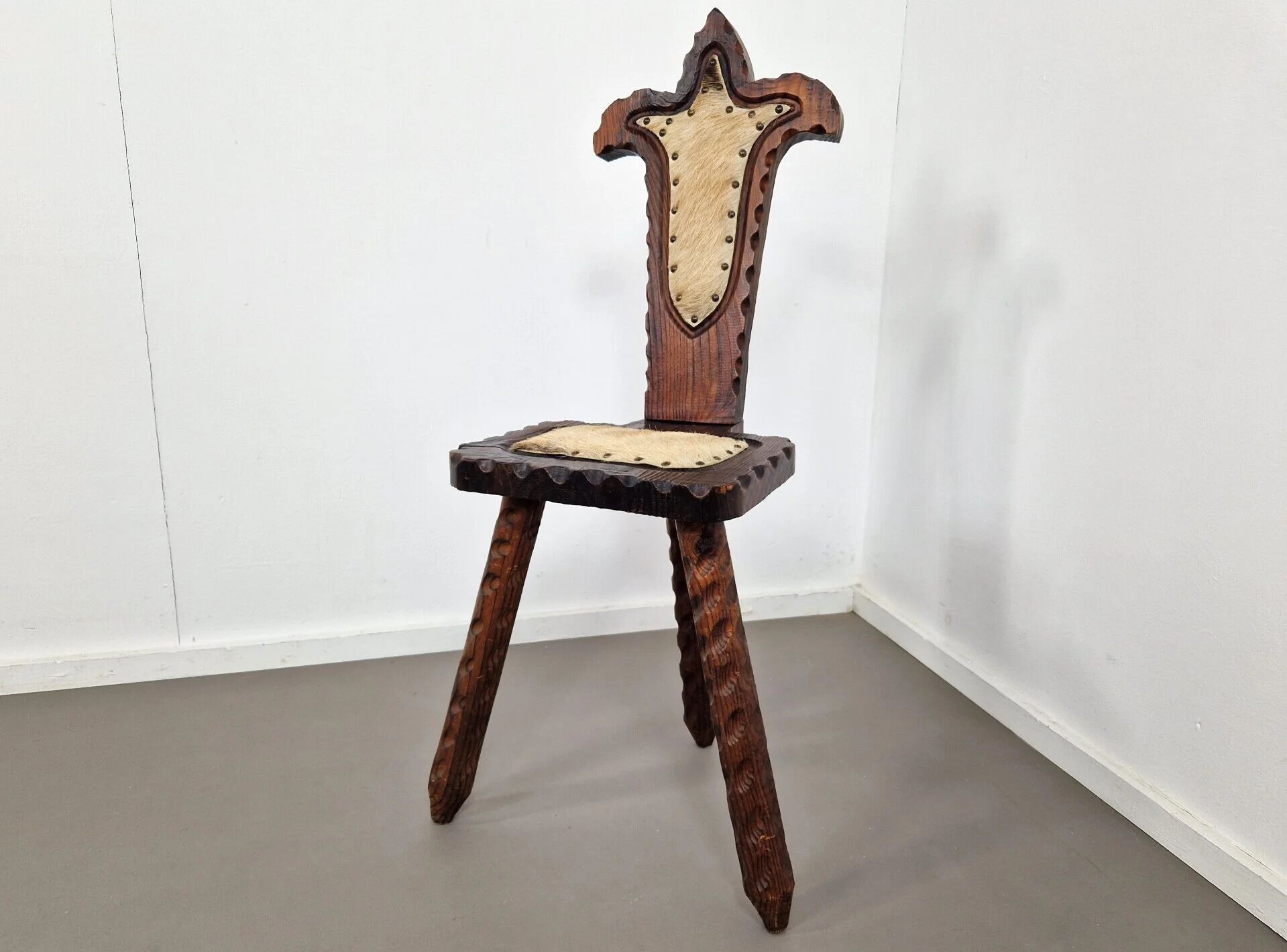 Spanish tripod stool | Cow hide