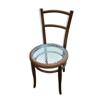 Chaise avec assise tressée de fil bleu