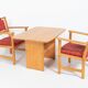 Fauteuils Yngve Ekstrom 'Furubo' avec une table produits par Swedese, années 1970