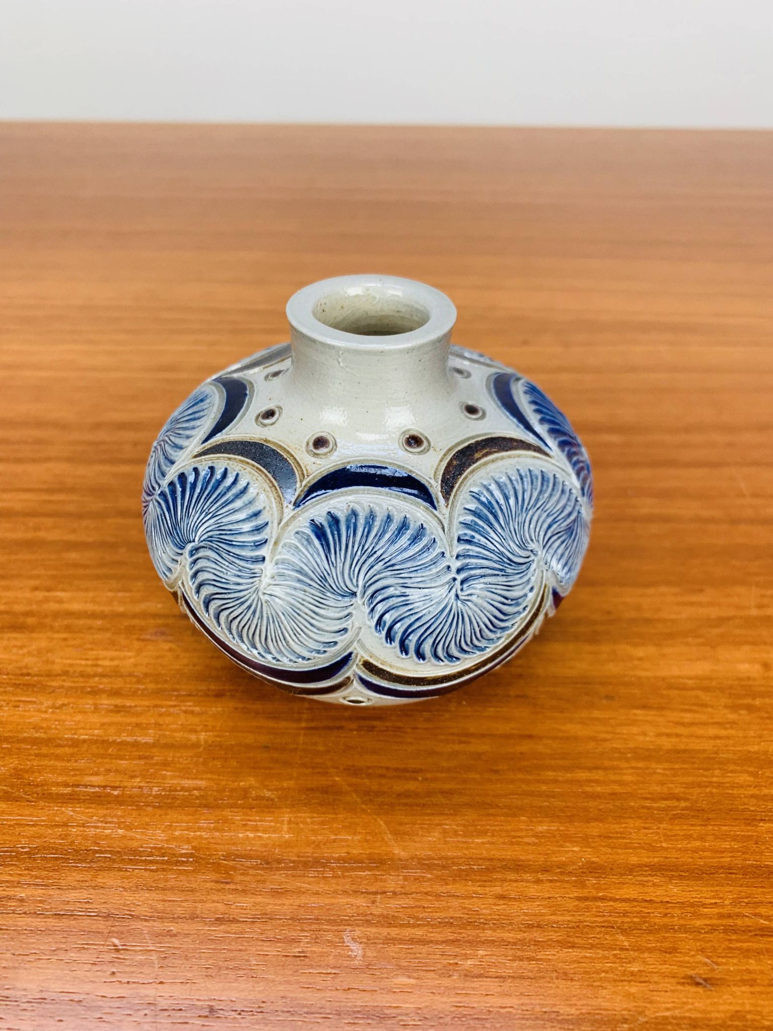 Art Deco vase in Alsace sandstone from Betschdorf