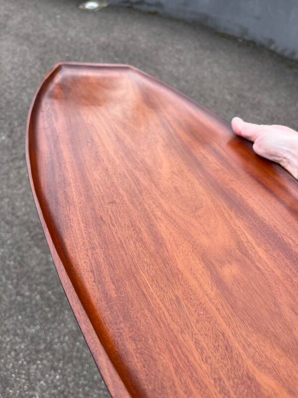 Grand plateau de service en teck 1960 scandinave signé 76cm Danemark