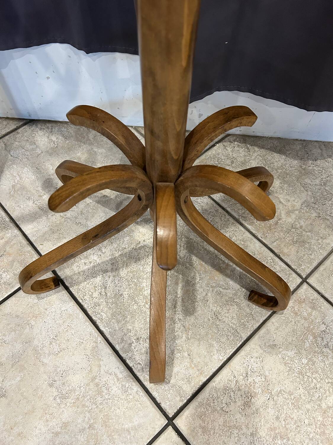 Baumann style 1960 swivel parrot coat rack in curved wood