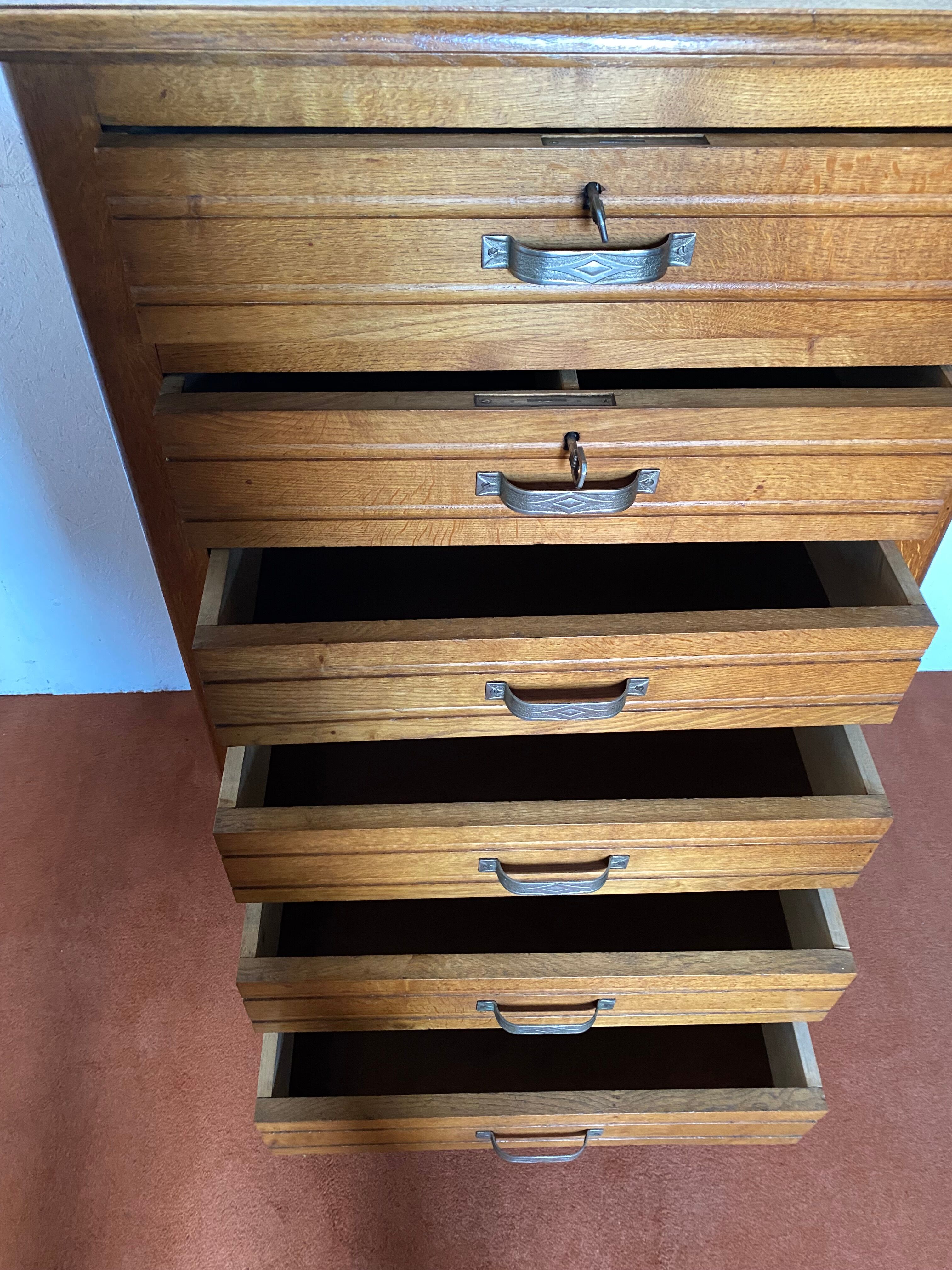 Commode -semainier vintage 6 drawers. Light oak wood furniture in very good condition