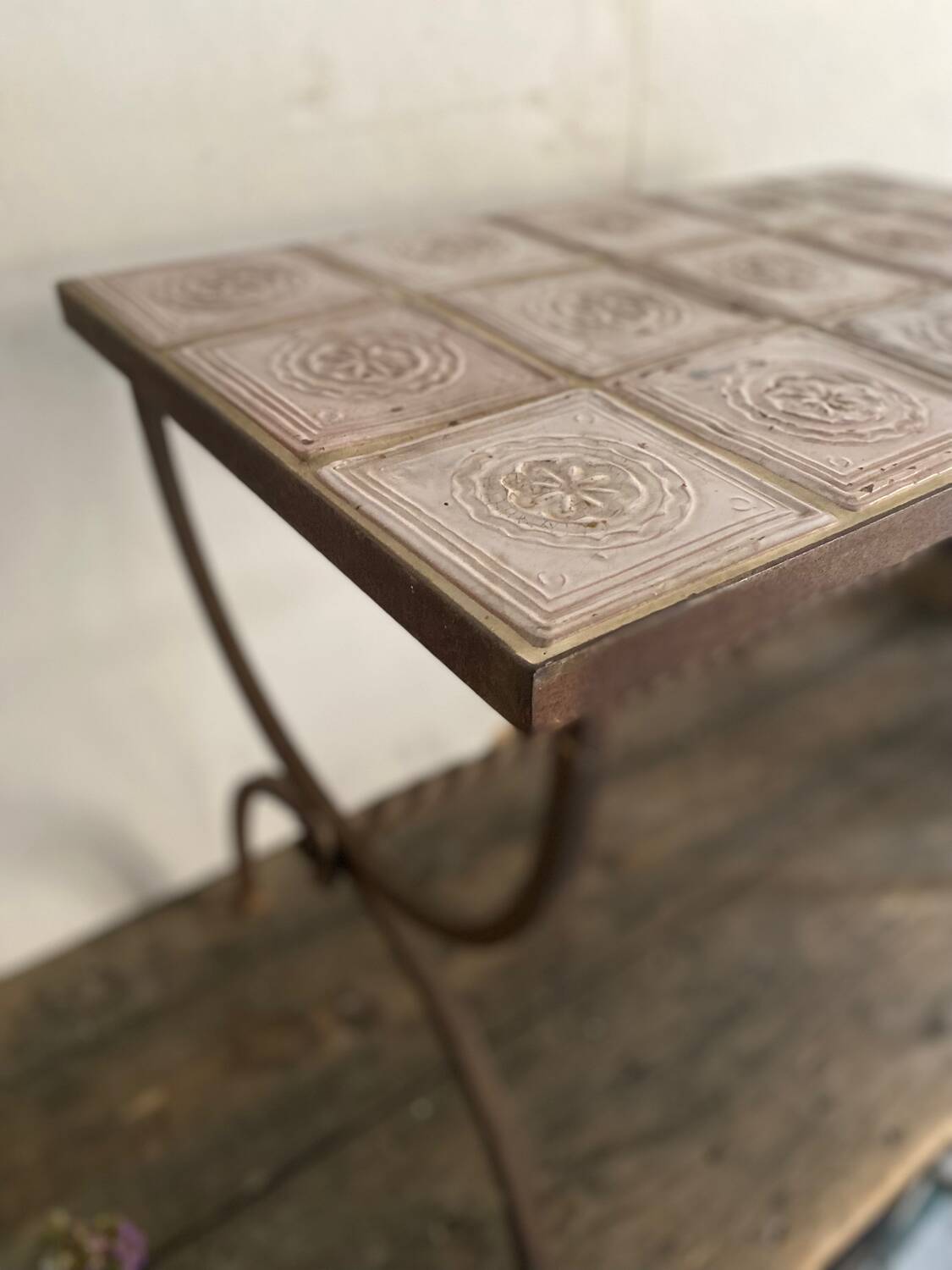 Table basse en céramique et fer forgé