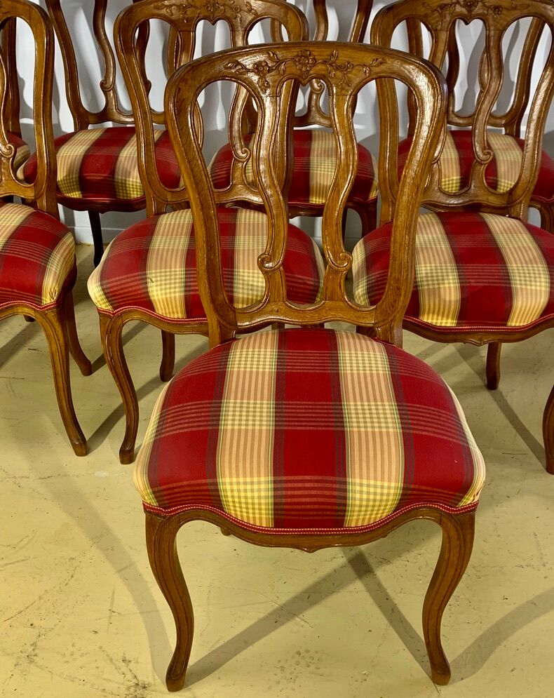 12 chairs in oak, carved wood with fleurette decorations, fabric seat