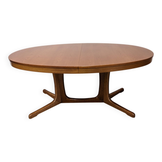 Extendable oval dining table by Baumann, France, circa 1970.