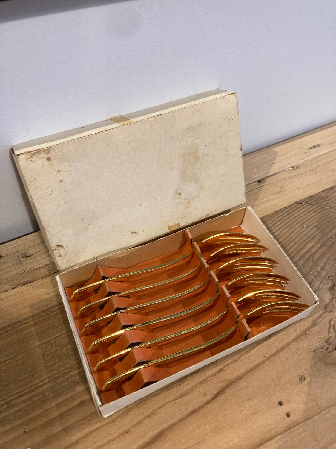 Set of 6 golden dessert forks