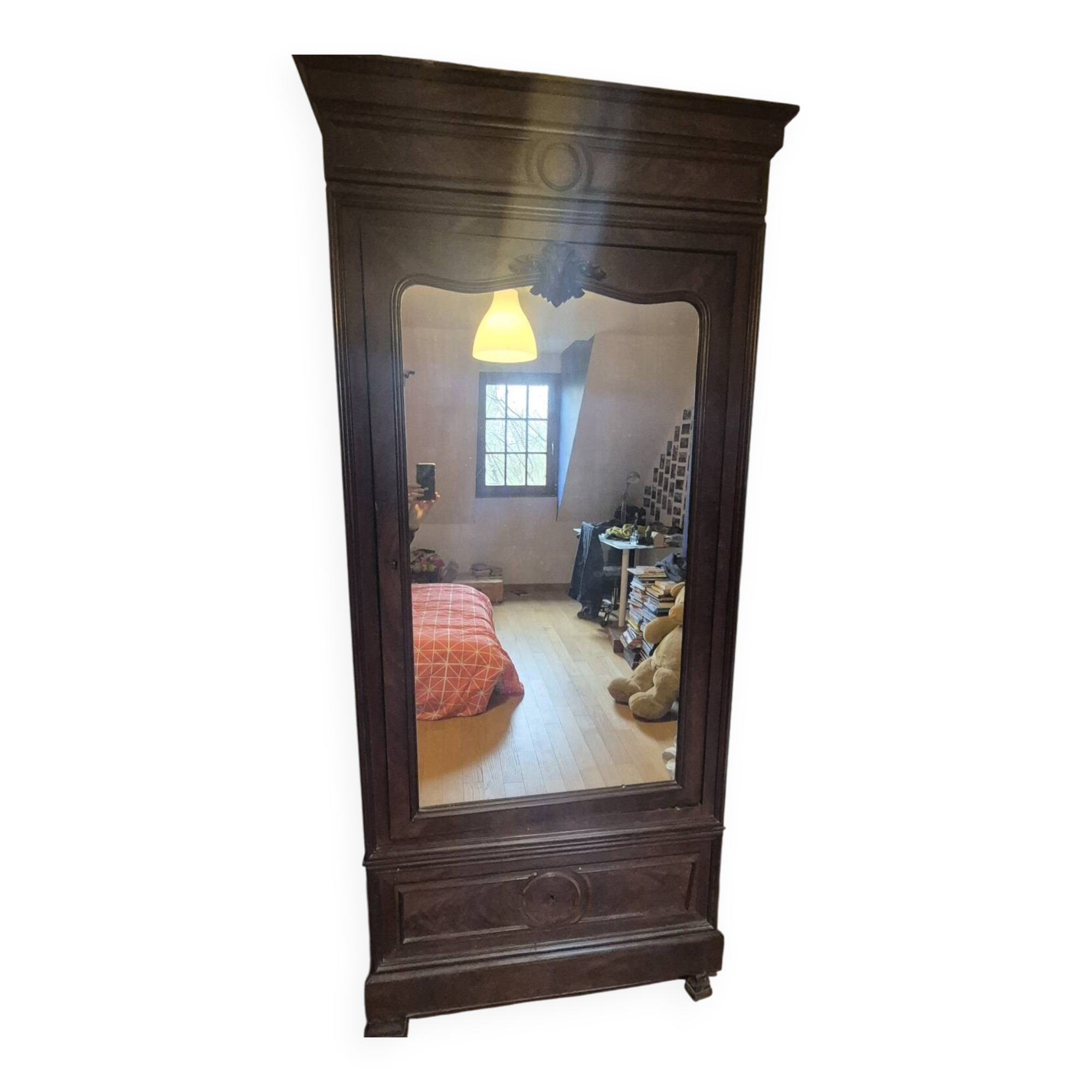 Single-door wardrobe