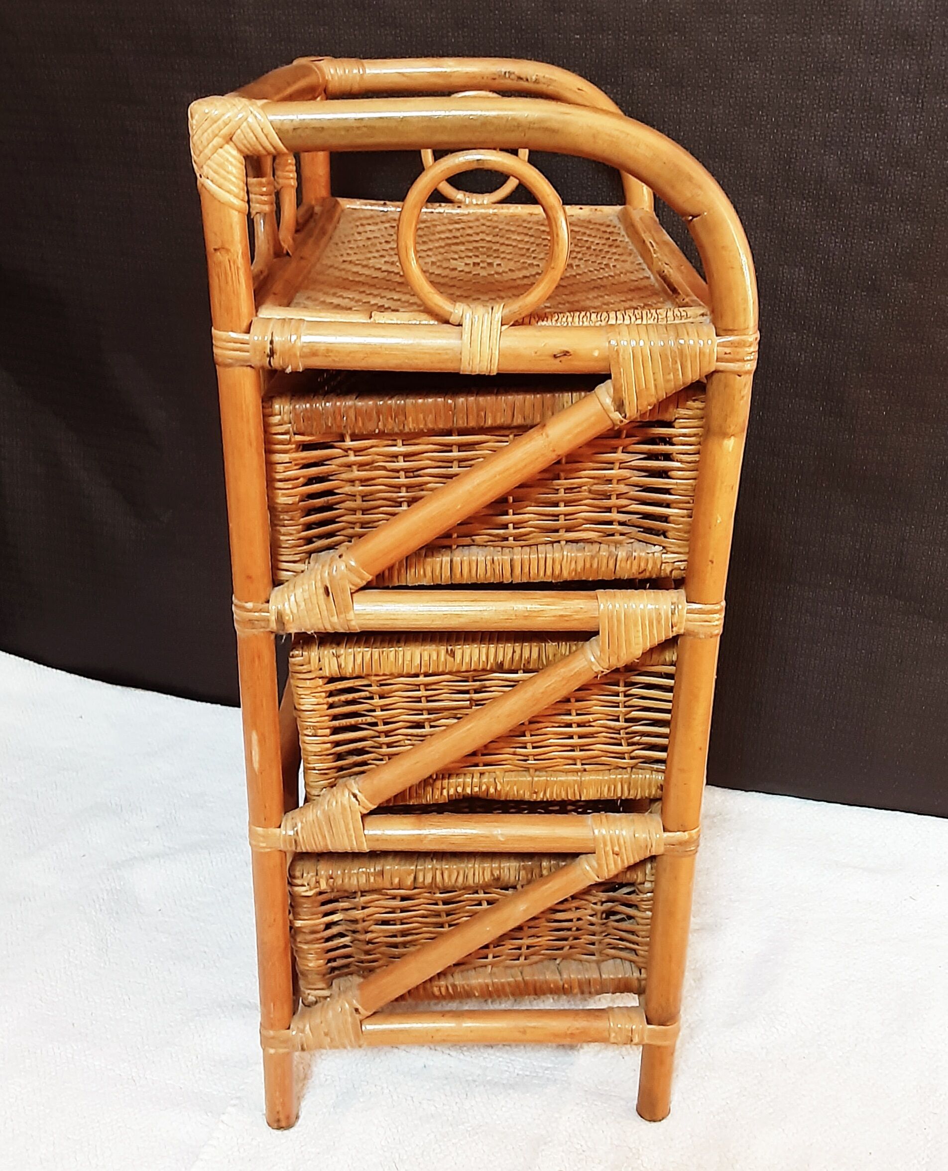 Meuble en rotin vintage