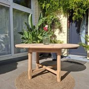Renovated round table with extension