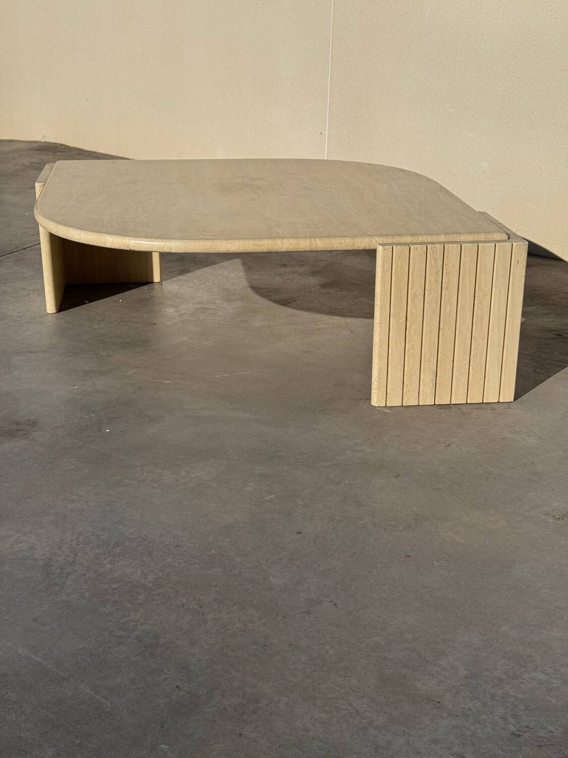 Large designer coffee table in travertine, eye shape, Roche Bobois edition from the 80s