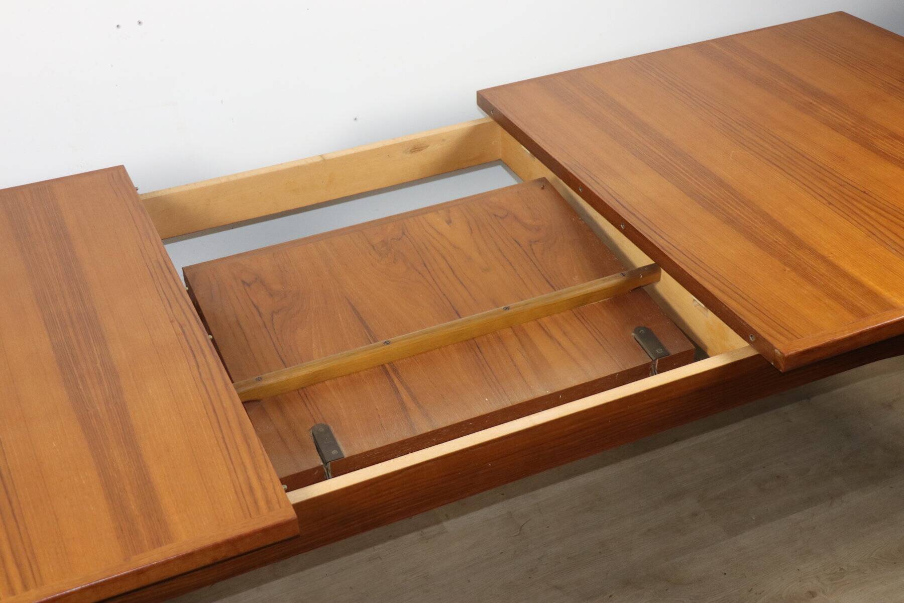 Scandinavian extendable dining table in teak – 1960s