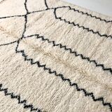 Berber carpet Beni Ouarain with black graphic patterns 2,43 x 1.65 m