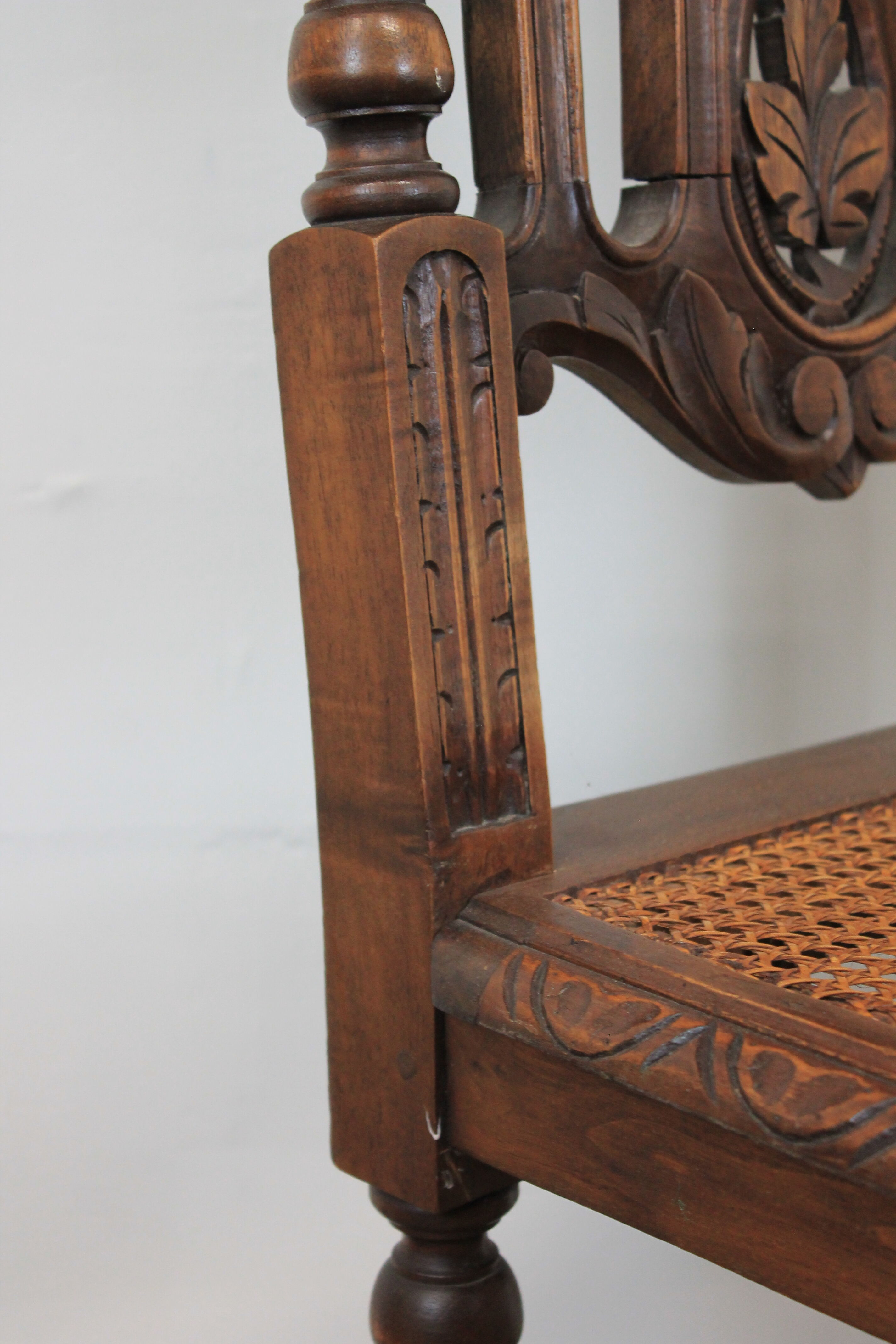 Set of 6 Renaissance chairs