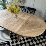 Extendable solid oak table
