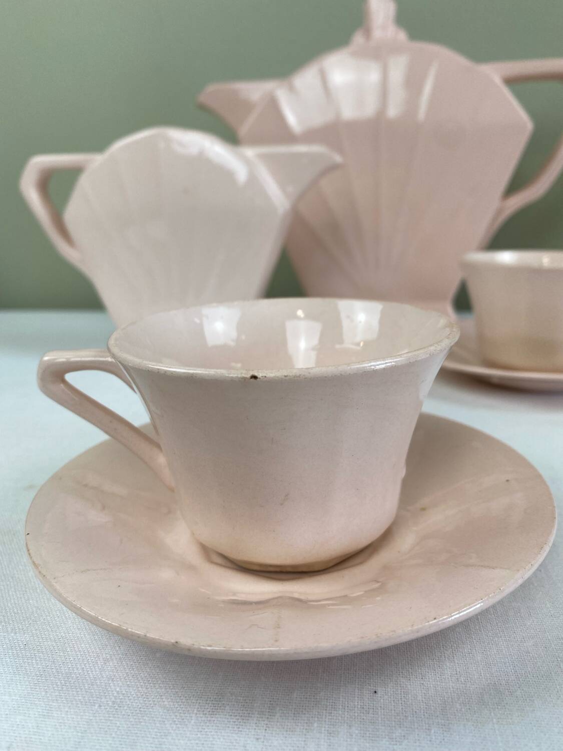 Théière art déco rose