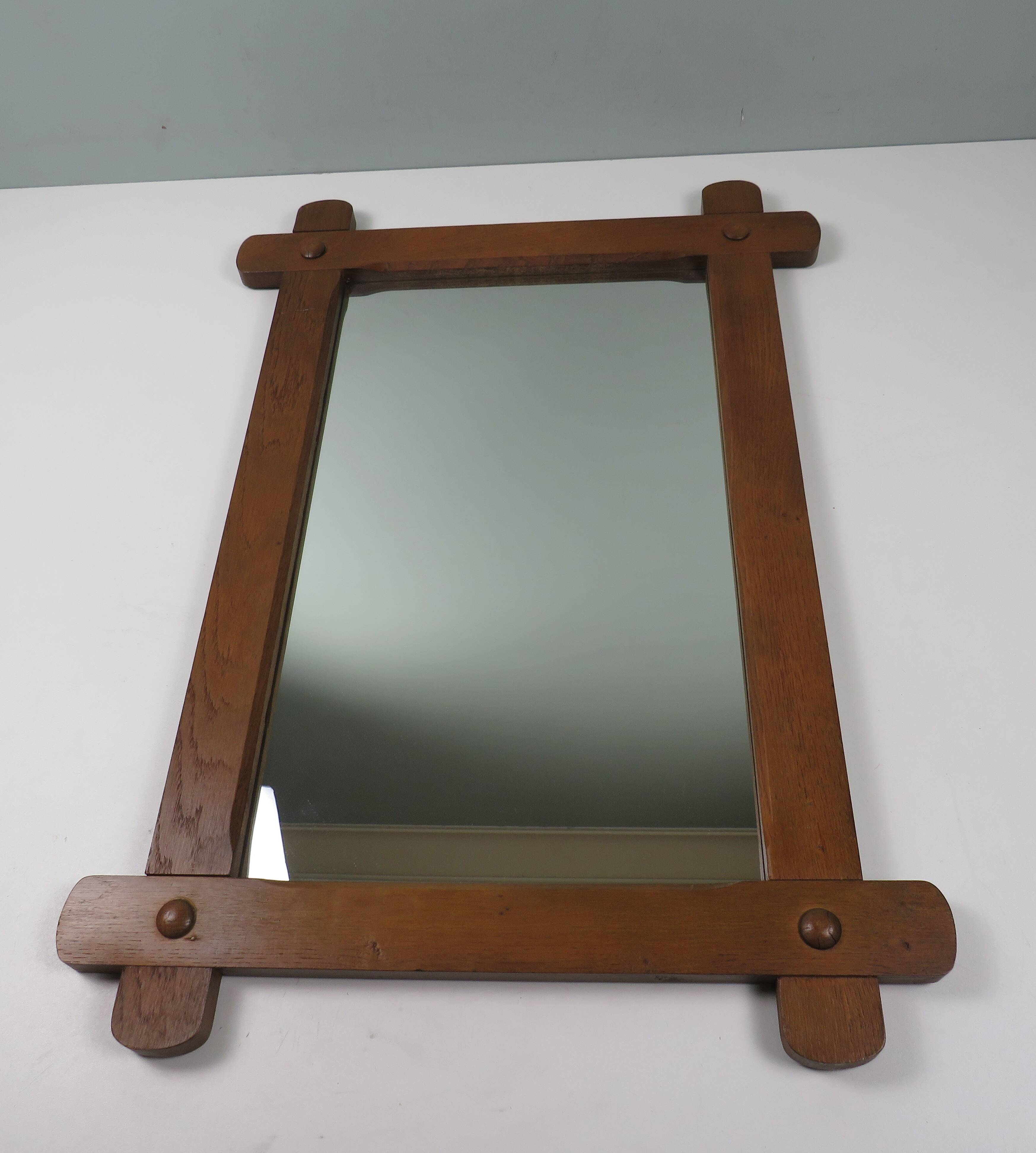 Grand miroir brutaliste sculpté à la main en chêne des années 1960