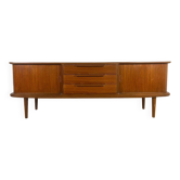 Vintage teak sideboard with rounded edges and sliding doors – mid-century Scandinavian design.