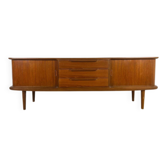 Vintage teak sideboard with rounded edges and sliding doors – mid-century Scandinavian design.