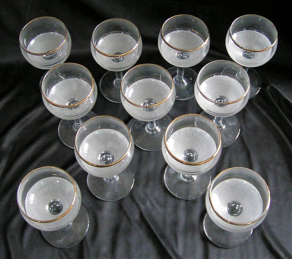 Service of granite glasses to wine