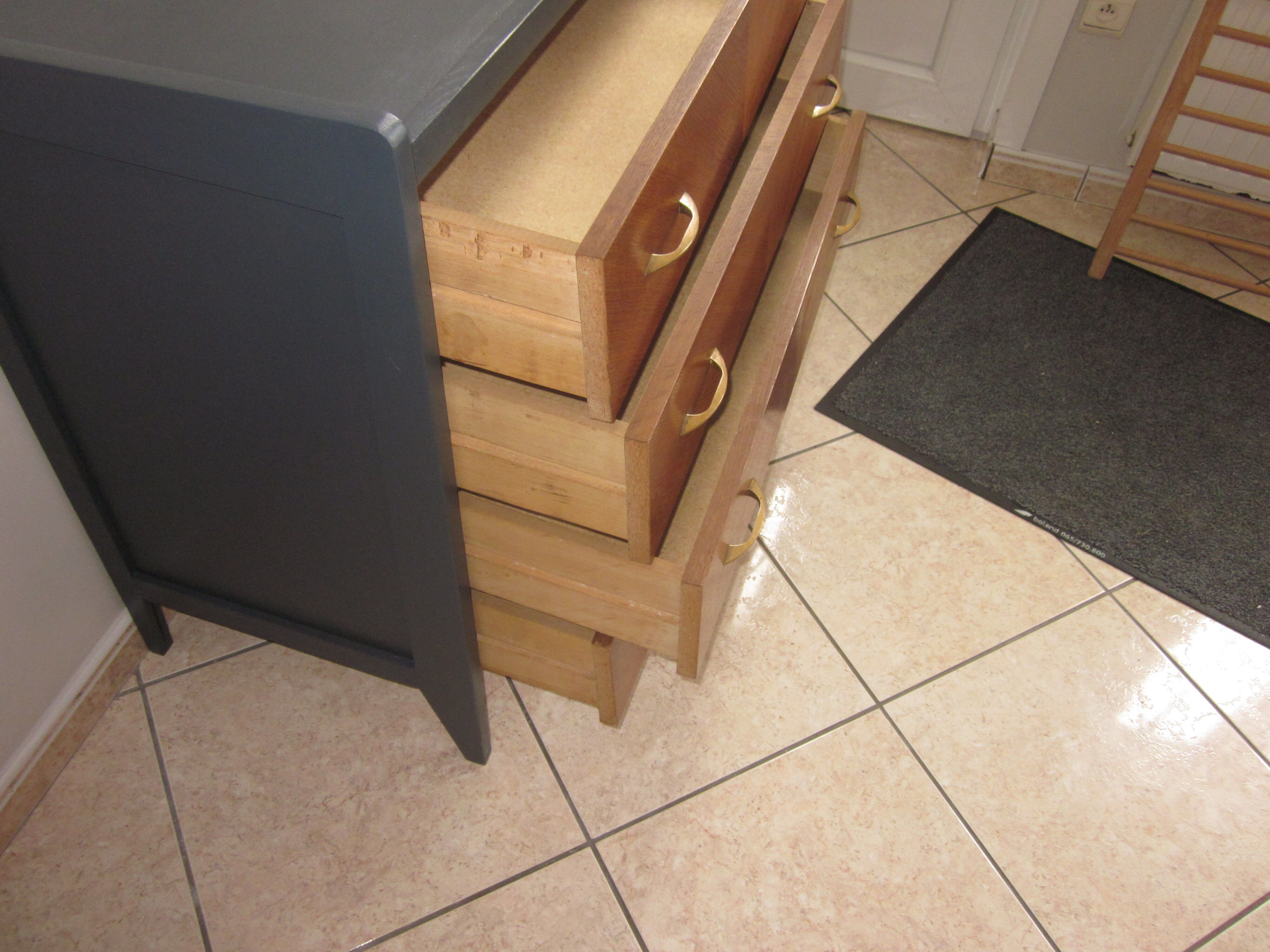 Vintage chest of drawers