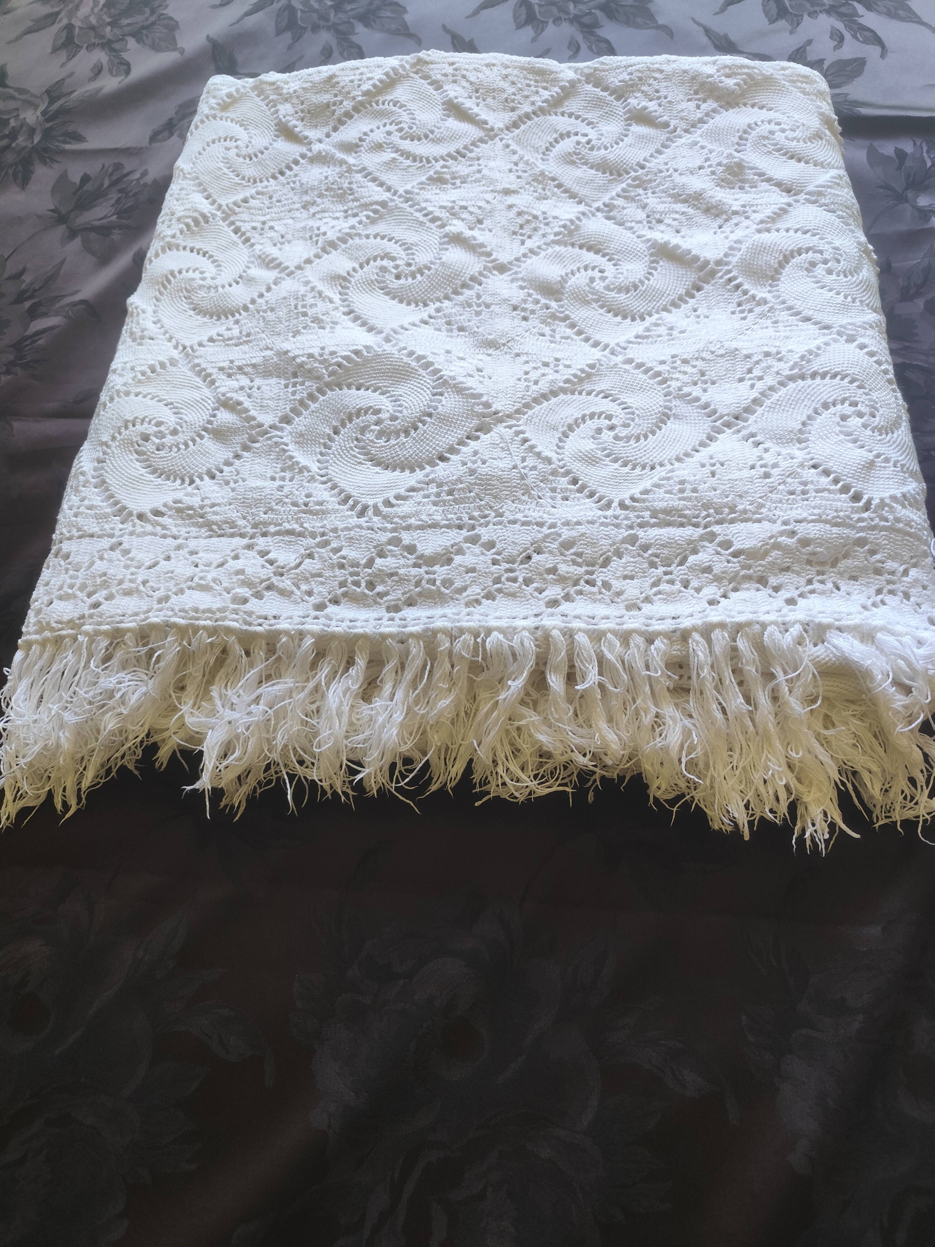 White cotton bedspread, Old crochet bedspread