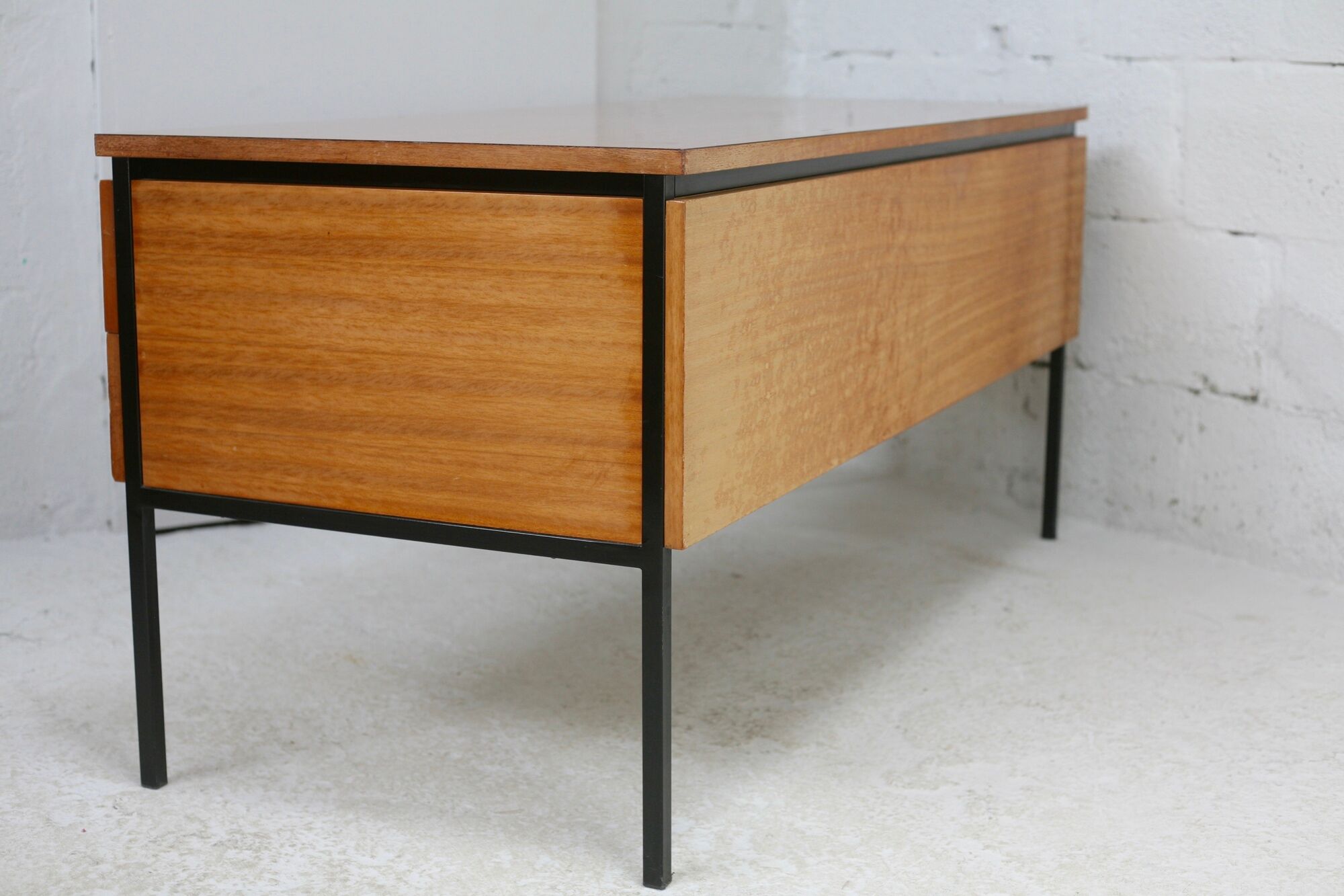 Desk 620 by Pierre guariche, Huchers Minvielle, France, circa 1955