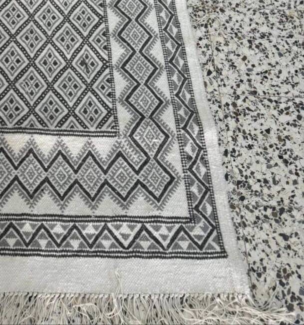 Hand-woven white and gray margoum rug