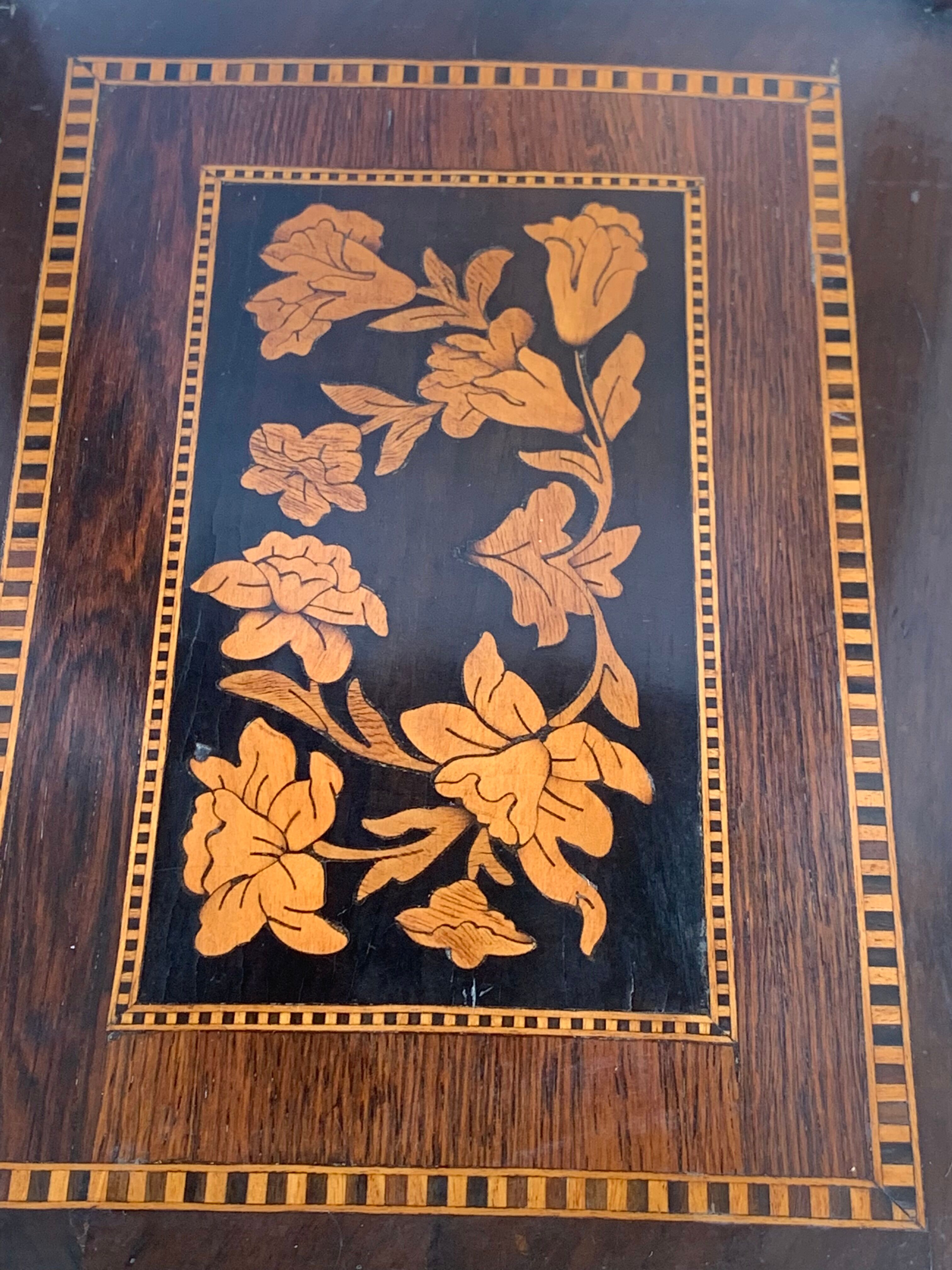 Chevet en marqueterie et marbre 18ème siècle