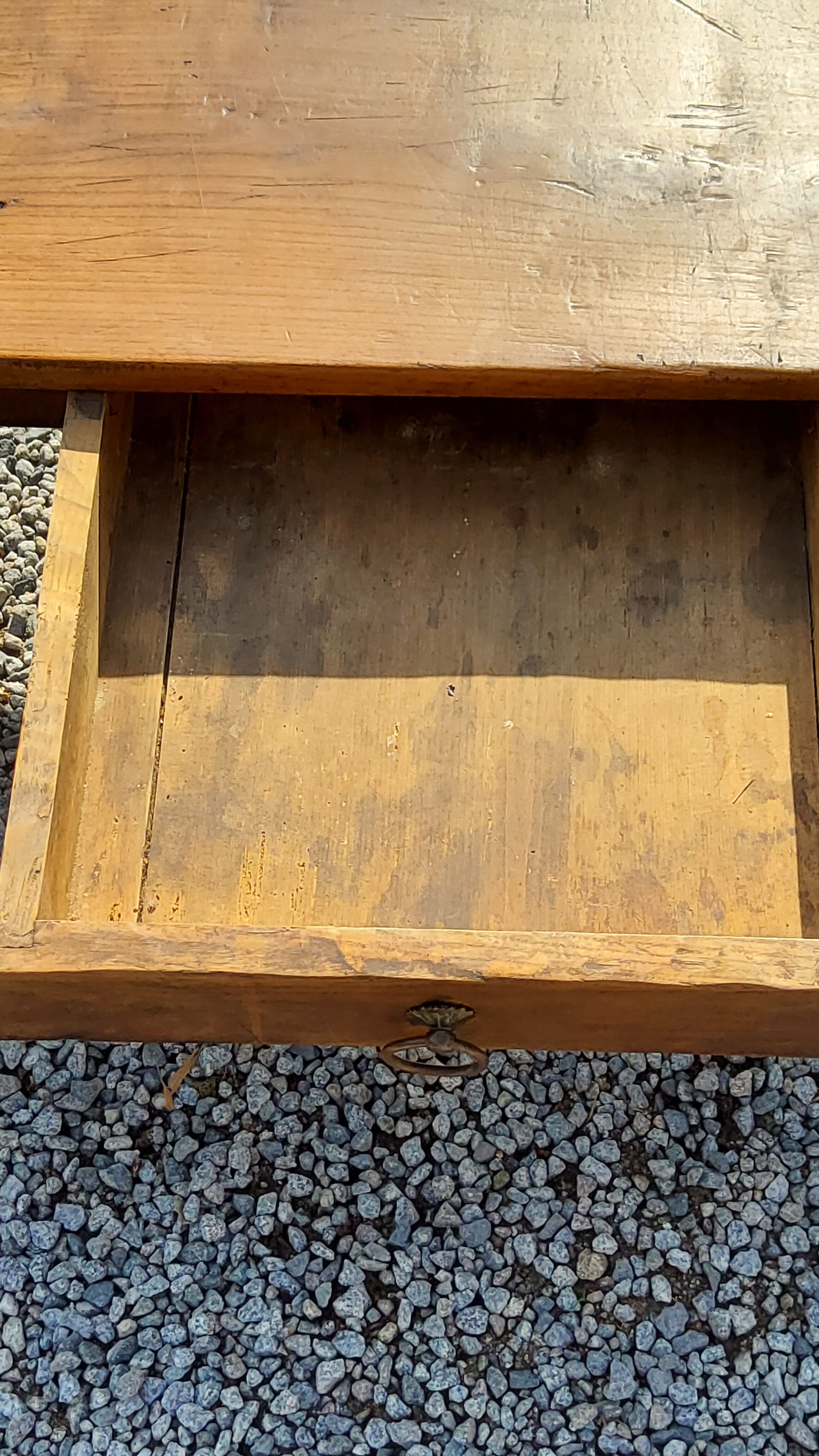 Table basse de ferme XIXième siècle plateau merisier piètement chêne 1 tiroir pieds fuseaux